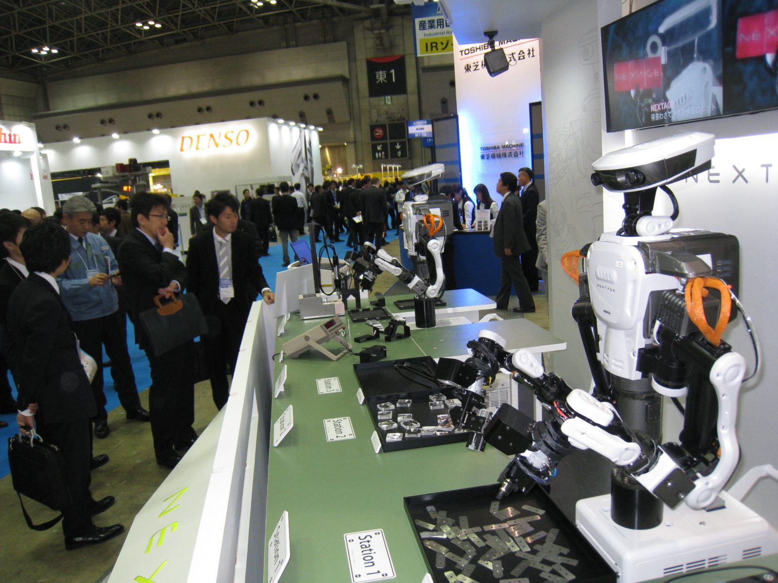 AT TOKYO'S INTERNATIONAL ROBOTICS EXHIBITION, INNOVATION WAS THE STAR